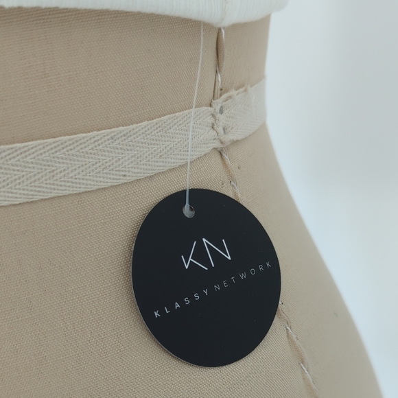 NEW Klassy Network Off Shoulder Cropped Top Off White XL sweetheart minimalist - Picture 4 of 5